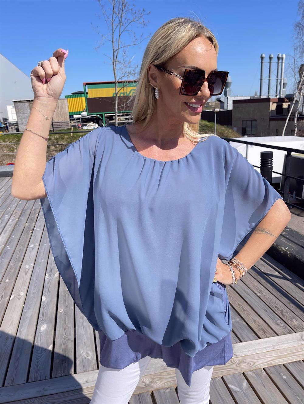 Tea - Top med løst chiffonstof udover